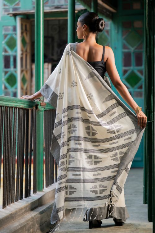 TICH Soft & Light. Handwoven Bengal Cotton Saree - Cream Elegance