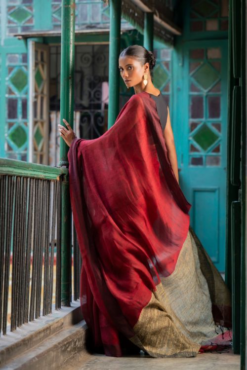 TICH Stunning Elegance. Handwoven Bengal Linen Saree - Scarlet Drape