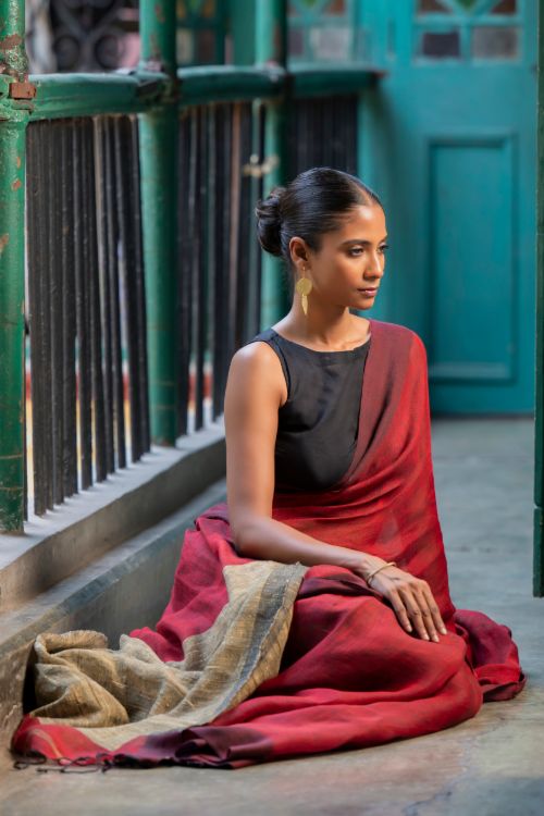TICH Stunning Elegance. Handwoven Bengal Linen Saree - Scarlet Drape