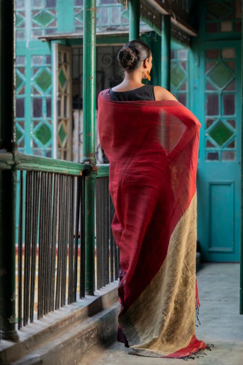 TICH Stunning Elegance. Handwoven Bengal Linen Saree - Scarlet Drape