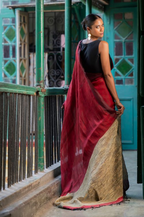 TICH Stunning Elegance. Handwoven Bengal Linen Saree - Scarlet Drape