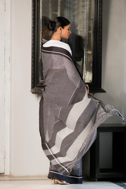 TICH Ethnic Elegance. Handwoven Pateda Aanchu Saree - Karungani