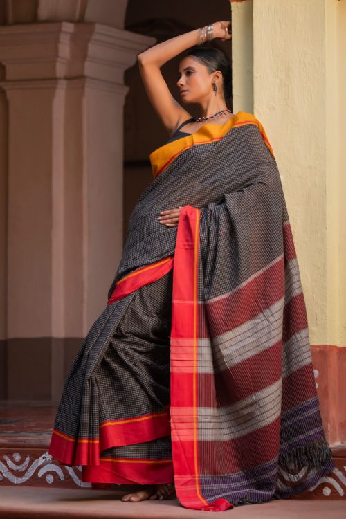 TICH Ethnic Elegance. Handwoven Pateda Aanchu Saree - KaviRekha