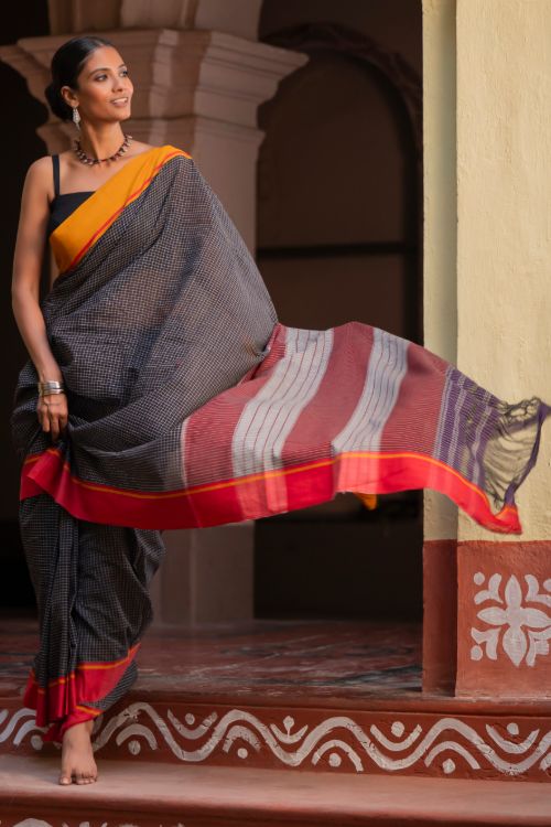 TICH Ethnic Elegance. Handwoven Pateda Aanchu Saree - KaviRekha