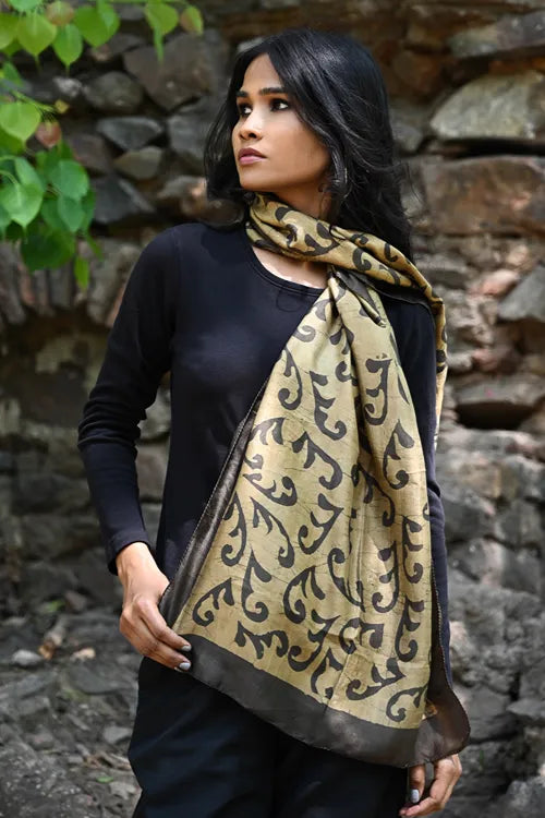 The ICH Light & Elegant. Handcrafted Silk Batik Stole - Charcoal Vines