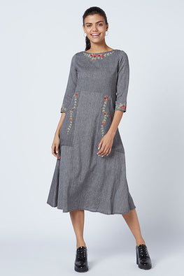 Okhai 'Zoya' Embroidered Cotton Handloom Dress | Relove