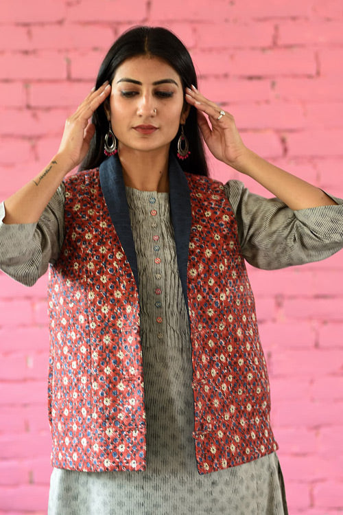 Dharan Red Charcoal Sleeveless Side Yoke Quilted Reversible Jacket For Women Online