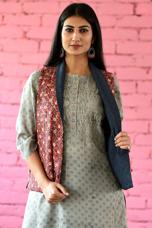 Dharan Red Charcoal Sleeveless Side Yoke Quilted Reversible Jacket For Women Online