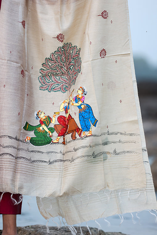 Diorama Designs Pattachitra Handpainted 'Sakhi' Munga Silk Dupatta