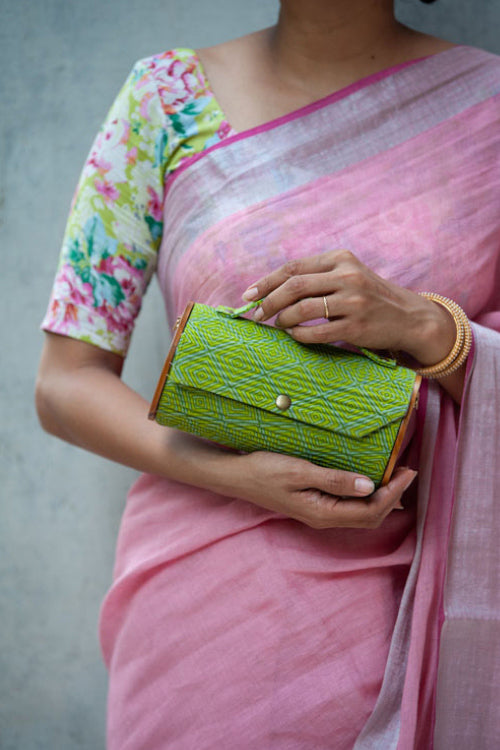 Lukka Chuppi Mystic Valley Round Clutch -Changeable Sleeve Set