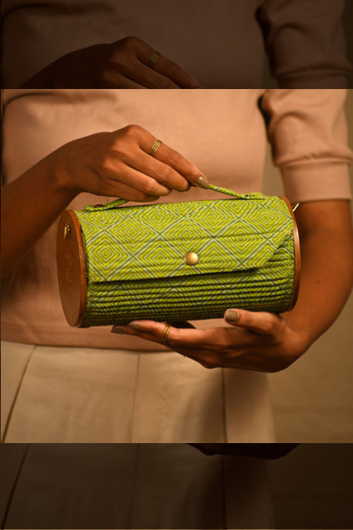 Lukka Chuppi Mystic Valley Round Clutch -Changeable Sleeve Set