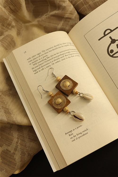 Whe Wood Cowry Earring