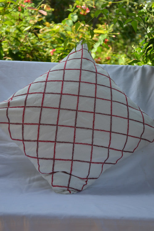 Porgai 'Living Coral B' Hand Embriodered Set of 5 Cotton Cushion Covers Offwhite & Red (Set of 5)