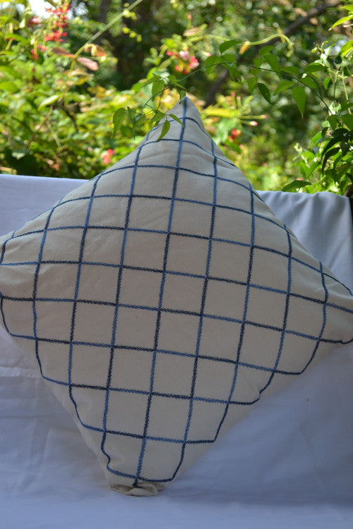 Porgai 'Living Coral B' Hand Embriodered Set of 5 Cotton Cushion Covers Beige & Blue (Set of 5)