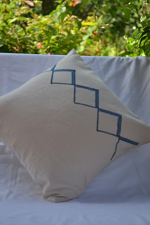 Porgai 'Living Coral B' Hand Embriodered Set of 5 Cotton Cushion Covers Beige & Blue (Set of 5)