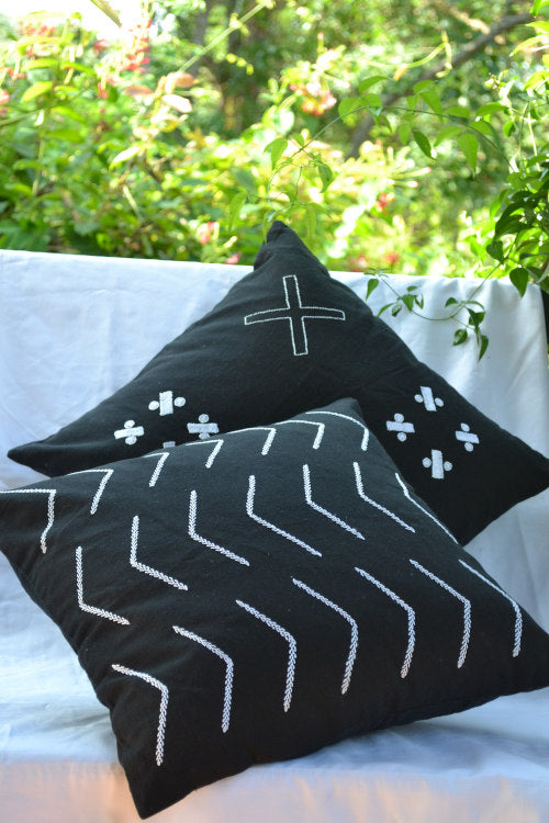 Porgai 'Night And Day' Hand Embriodered Cotton Cushion Covers Black (set of 2)