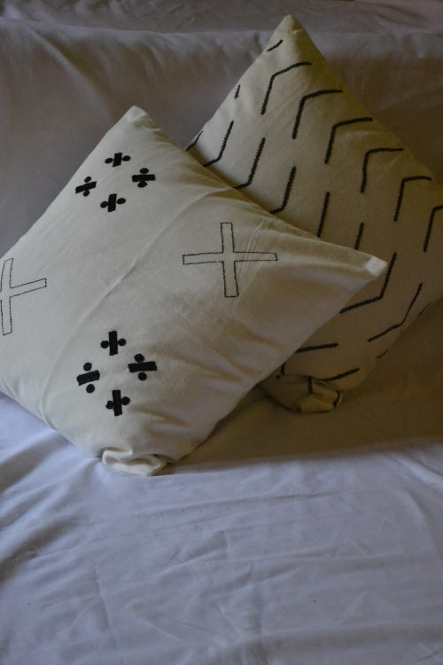 Porgai 'Night And Day' Hand Embriodered Cotton Cushion Covers Off-white (set of 2)