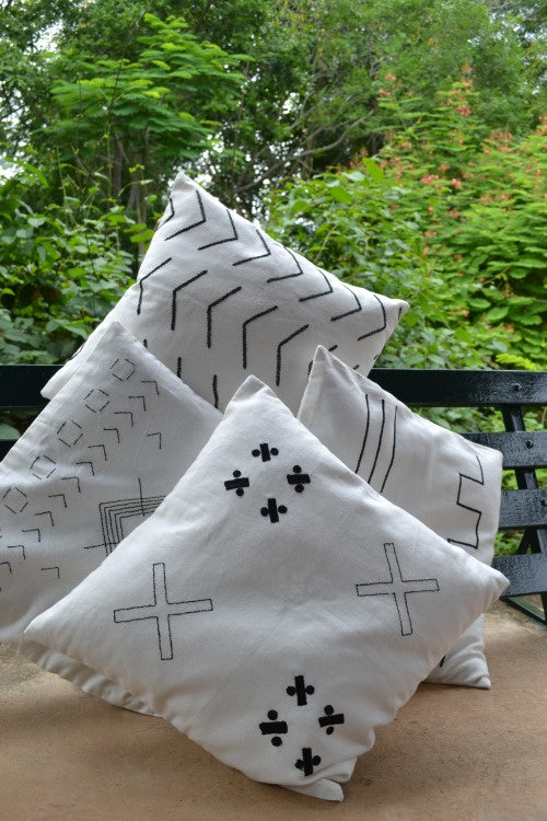 Porgai 'Night And Day' Hand Embriodered Cotton Cushion Covers Off-white (set of 4)