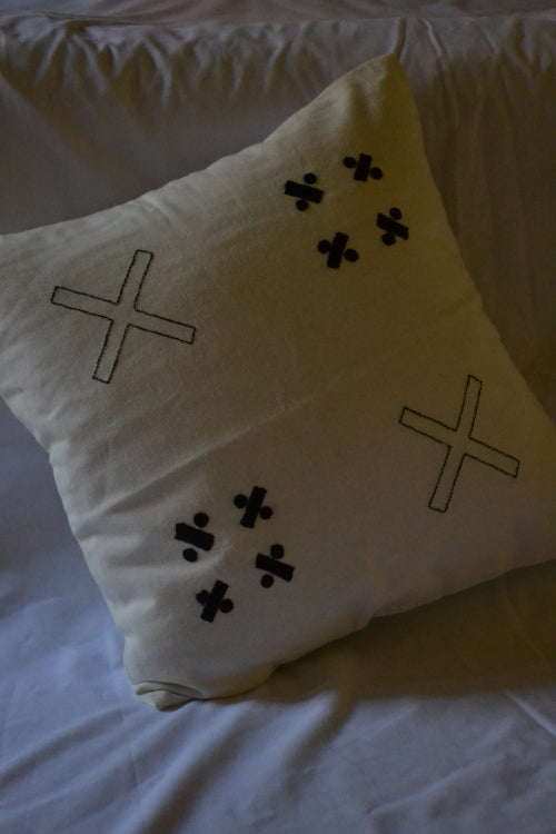 Porgai 'Night And Day' Hand Embriodered Cotton Cushion Covers Off-white (set of 4)