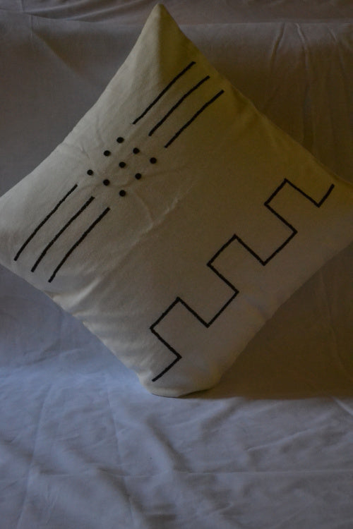 Porgai 'Night And Day' Hand Embriodered Cotton Cushion Covers Off-white (set of 4)