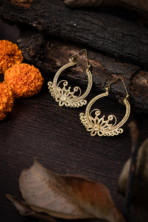 Miharu Dokra Flower Bali Earrings For Women Online
