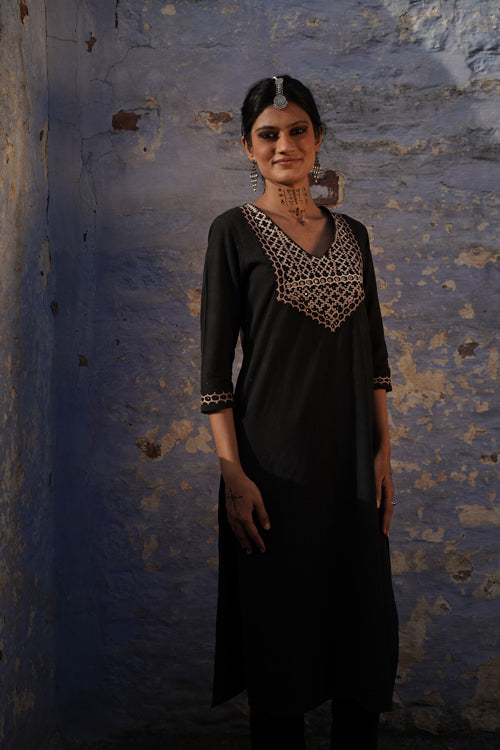 Urmul Faqat Embroidered Handloom Cotton Kurta Set Online