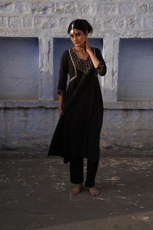 Urmul Barkhar Embroidered Handloom Cotton Kurta Pant Set For Women