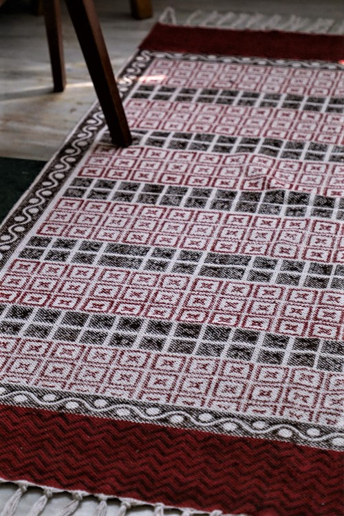 SootiSyahi 'Crimson Crosses' Handblock Printed Cotton Dhurrie Rug