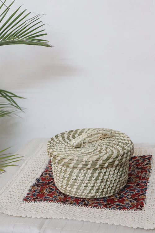 Whe Sustainable Handmade Sabai Grass Box with lid
