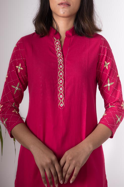 Urmul 'Dholamaru' Hand Embroidered Cotton Kurta Pant Set (2Piece Set)