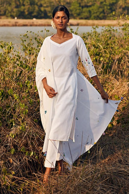 Reverie White Cotton Embroidered Kurta Pant Dupatta Set Online