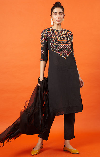 Midnight Glimmer Kutch Embroidered Kurti Pant Set With Dupatta Online