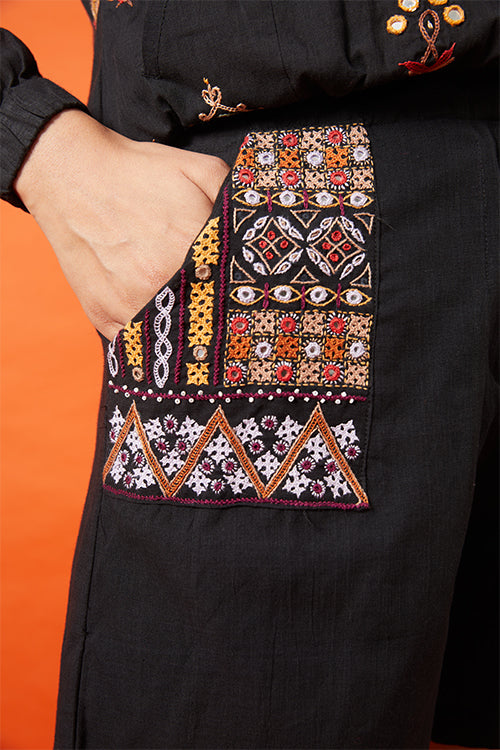 Arya Kutch Embroidered Pure Cotton Shorts With Pockets For Women Online