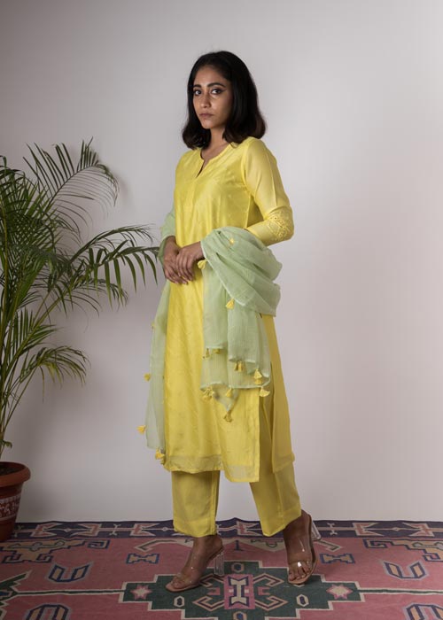 Urmul 'Lily' Hand Embroidered lemon green Chanderi kurta. 2pc set (kurta and dupatta)