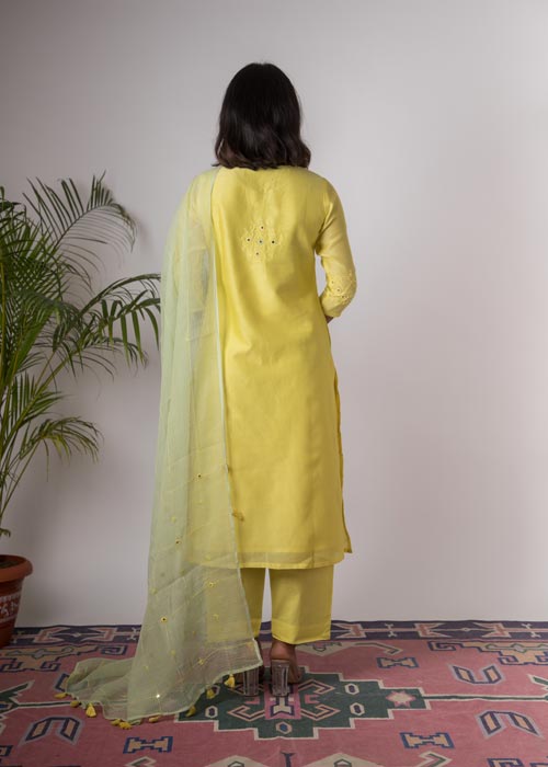 Urmul 'Lily' Hand Embroidered lemon green Chanderi kurta. 2pc set (kurta and dupatta)