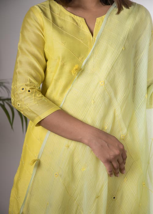 Urmul 'Lily' Hand Embroidered lemon green Chanderi kurta. 2pc set (kurta and dupatta)