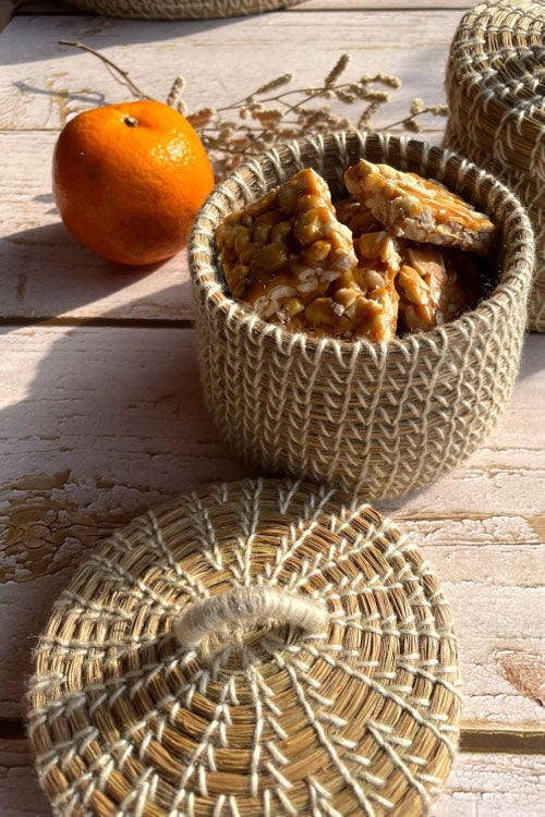 Pine Cone Handcrafted Salt Reed Trinket Boxes With Lid (Offwhite)