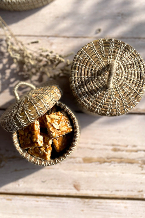 Pine Cone Handcrafted Salt Reed Trinket Boxes With Lid (Offwhite)