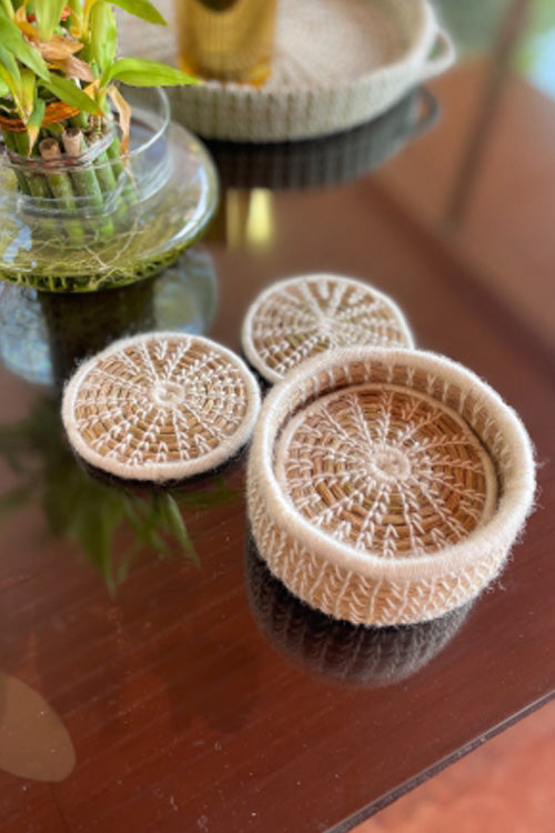 Pine Cone Handcrafted Salt Reed Coaster Set In Offwhite