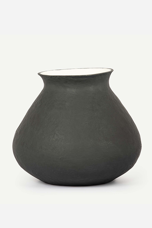 Ikai Asai - Rotund Noir Vase