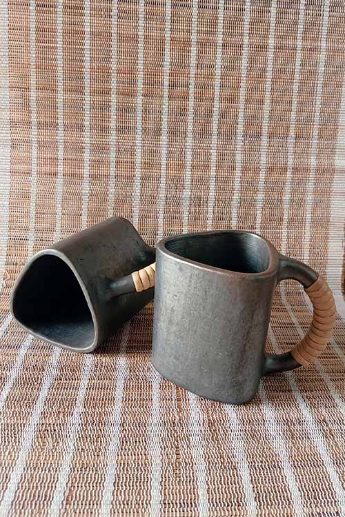 Terracotta by Sachii "Longpi Black Pottery Trikon Coffee Mug Large" - 1 Pic