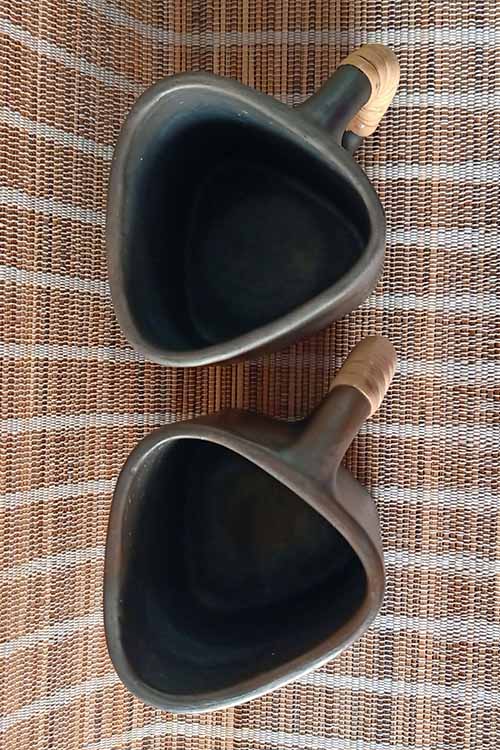 Terracotta by Sachii "Longpi Black Pottery Trikon Coffee Mug Large" - 1 Pic