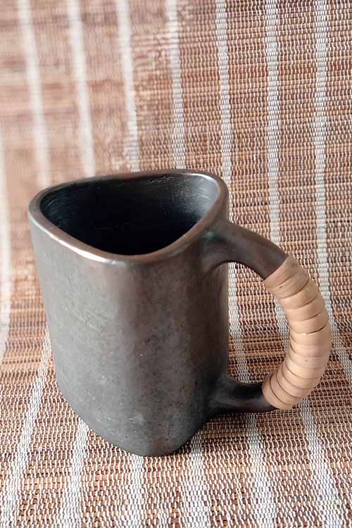 Terracotta by Sachii "Longpi Black Pottery Trikon Coffee Mug Large" - 1 Pic