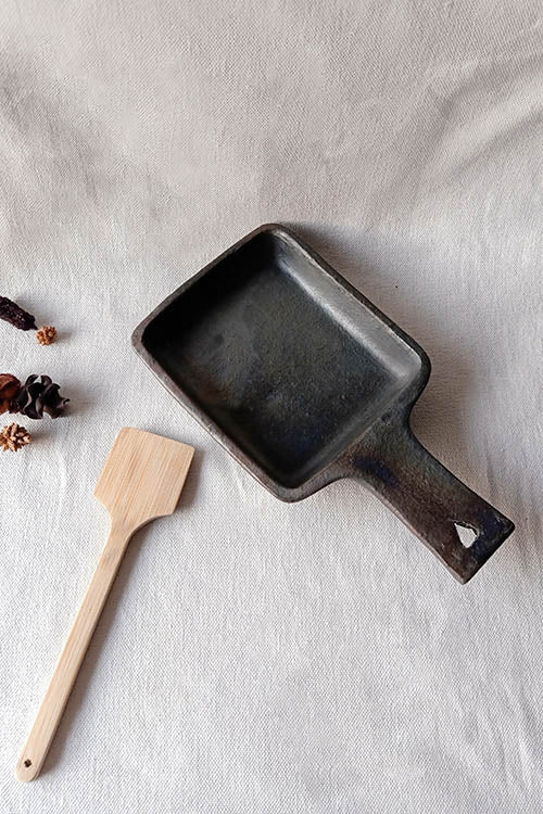 Terracotta by Sachii Longpi Black Pottery Skillet Square