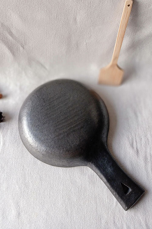 Terracotta by Sachii Longpi Black Pottery Skillet Round