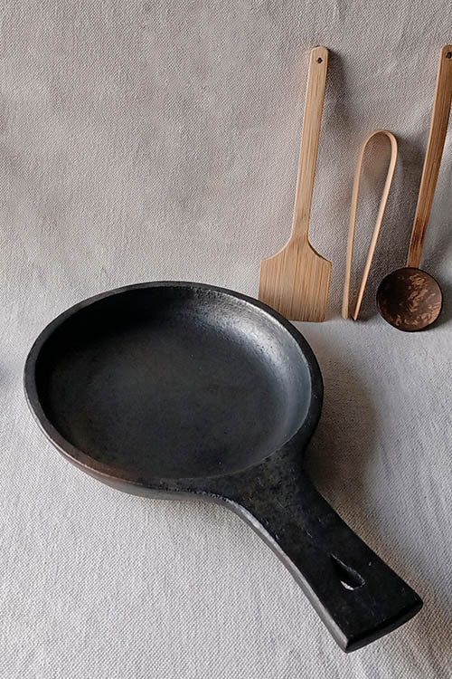 Terracotta by Sachii Longpi Black Pottery Skillet Round