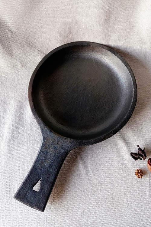 Terracotta by Sachii Longpi Black Pottery Skillet Round