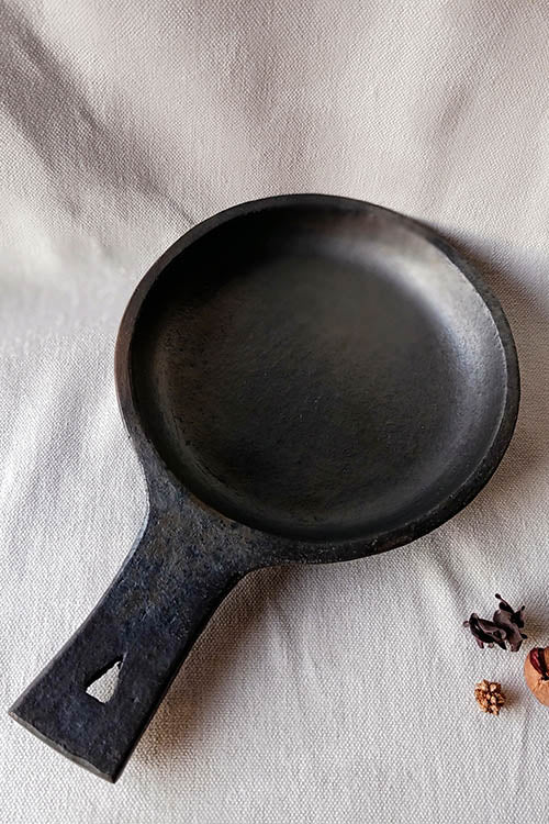 Terracotta by Sachii Longpi Black Pottery Skillet Round