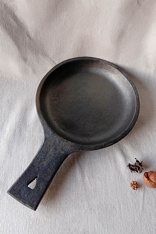 Terracotta by Sachii Longpi Black Pottery Skillet Round