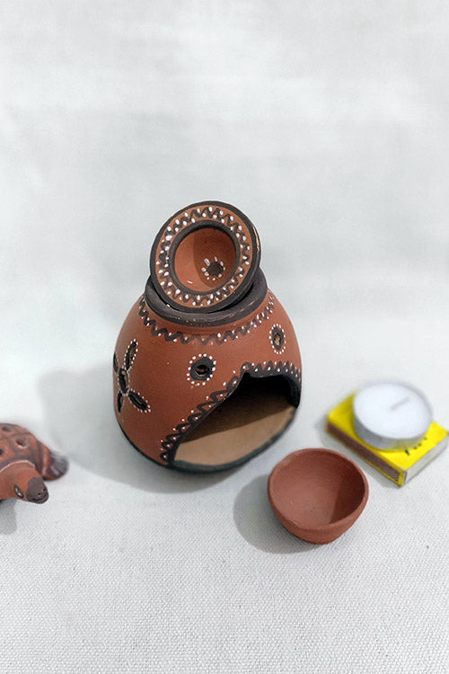 Terracotta by Sachii "
Kutch Painted Pottery Diffuser Lamp Unglazed"